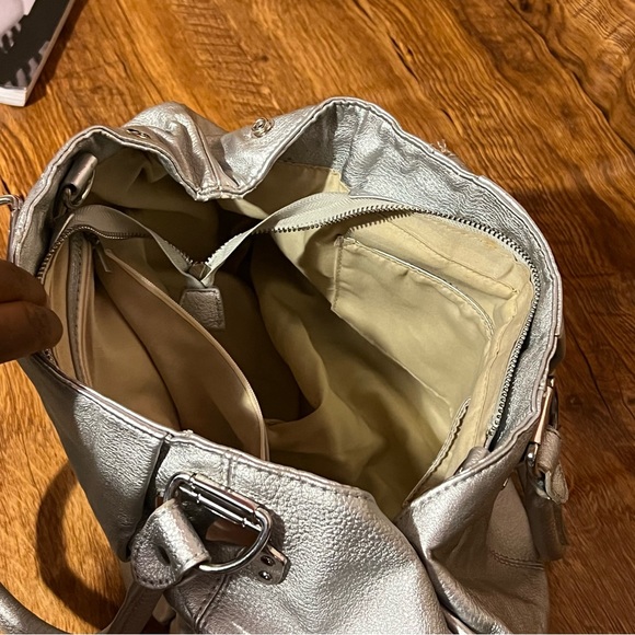 20. Aldo Silver metallic bag - Picture 6 of 13
